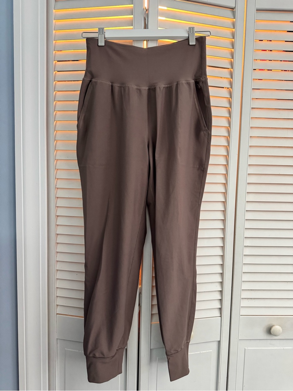 Old Navy High-Waist Jogger Pants in Brown